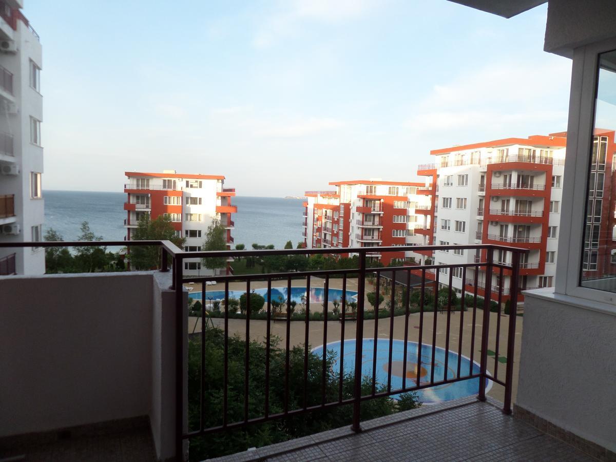 Kalina Private Apartments In Marina View Fort Beach, Sveti Vlas Exterior foto